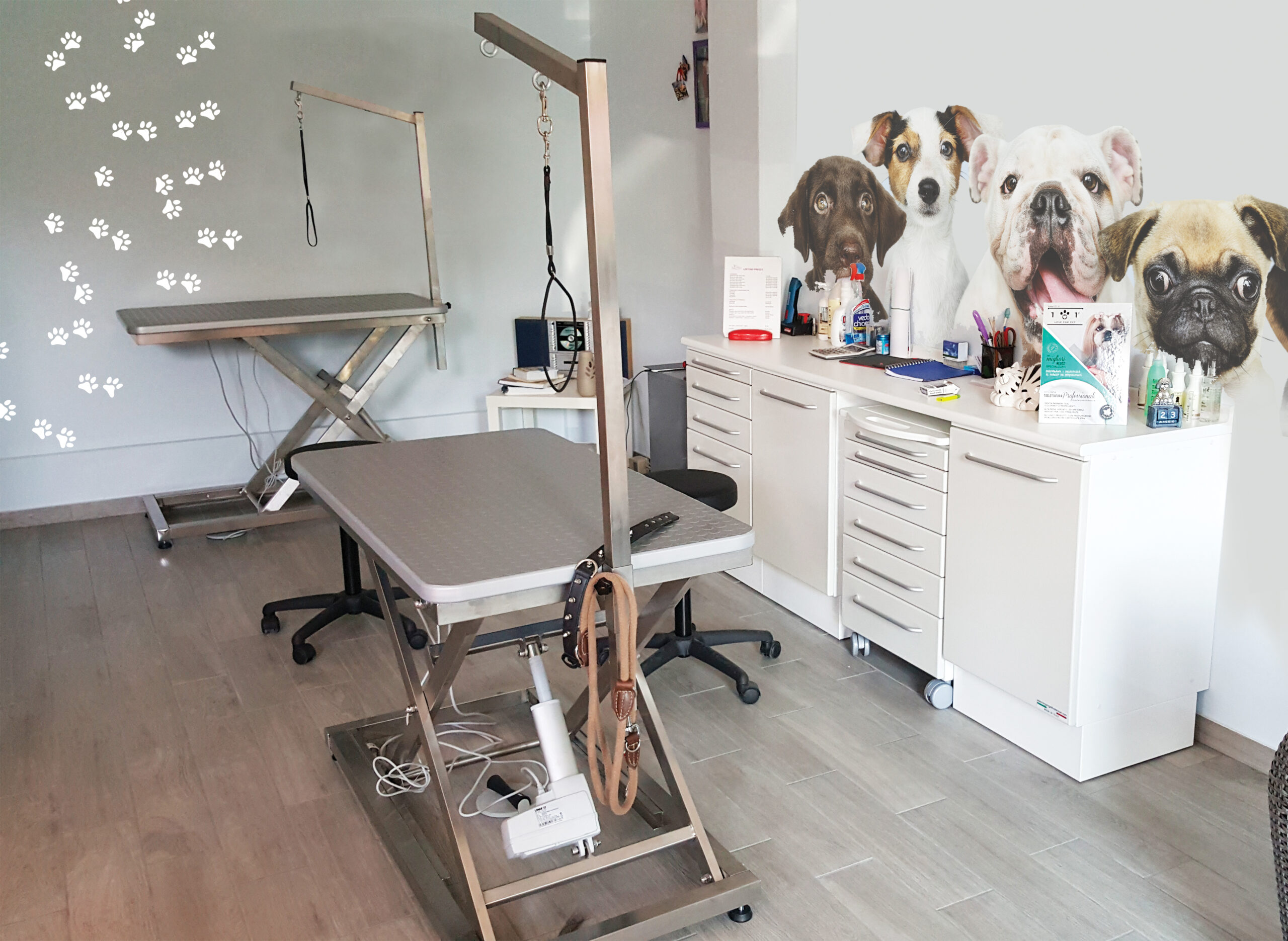 Grooming tables